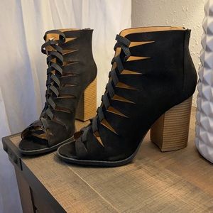 Women’s size 9 Black Sandal Heel